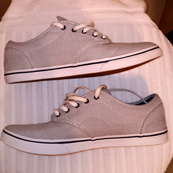 Women's Vans Black and White (Size 9) - Picture 4 of 16